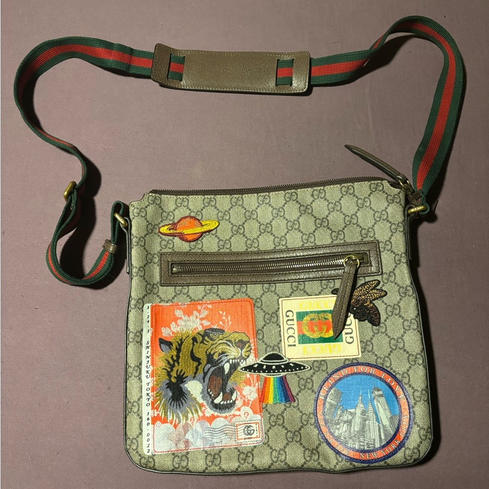 Gucci supreme courrier crossbody bag